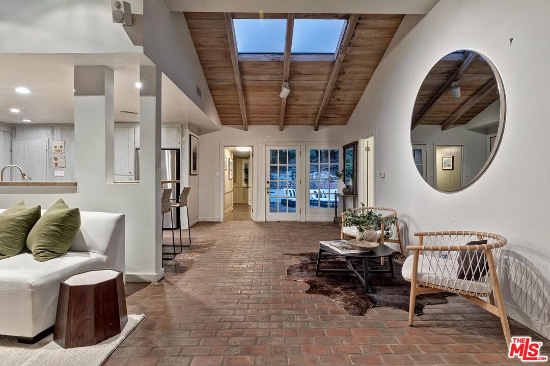 2286 Betty Ln