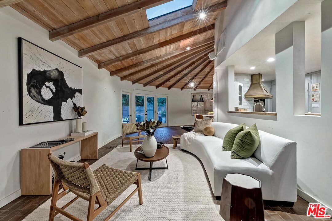 2286 Betty Ln