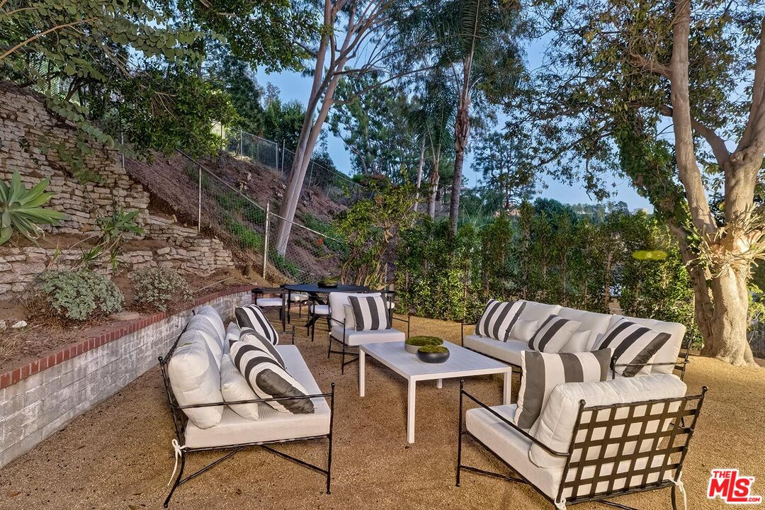 2286 Betty Ln