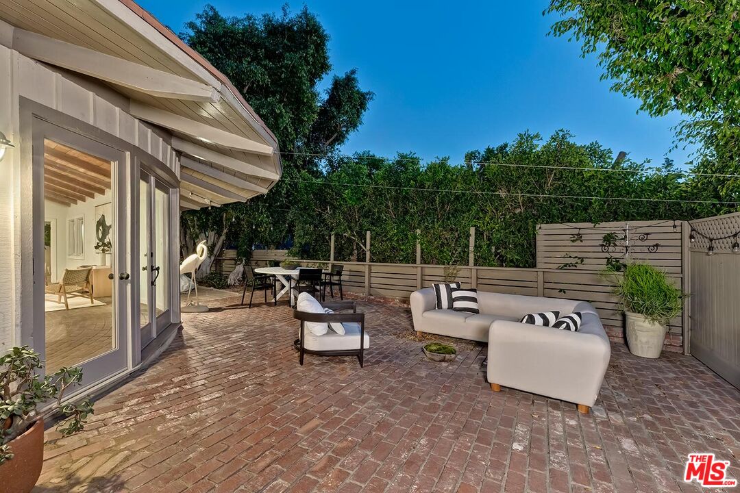 2286 Betty Ln