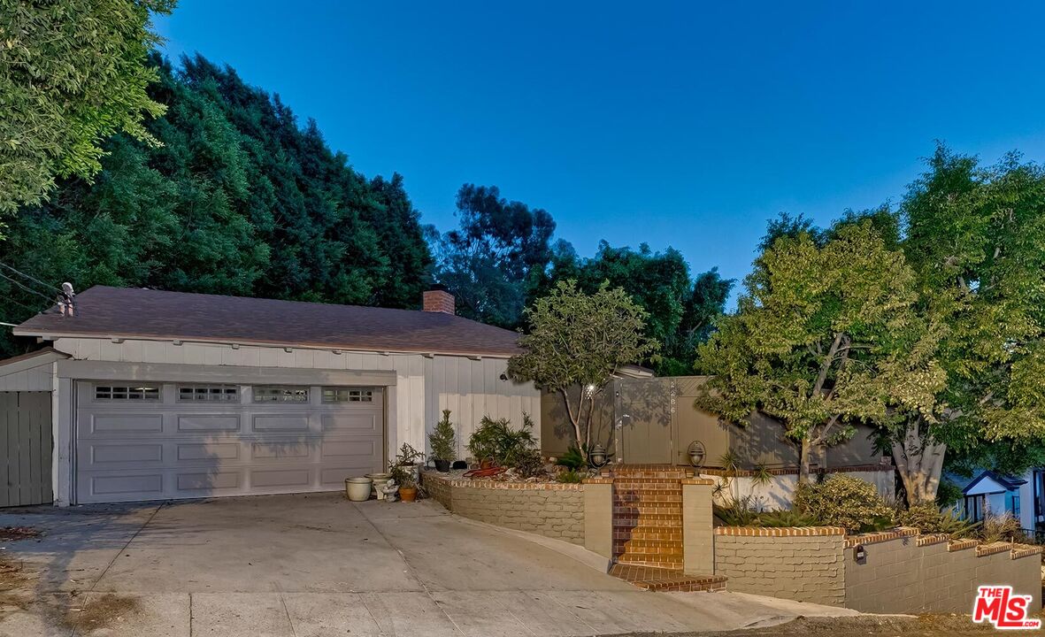 2286 Betty Ln