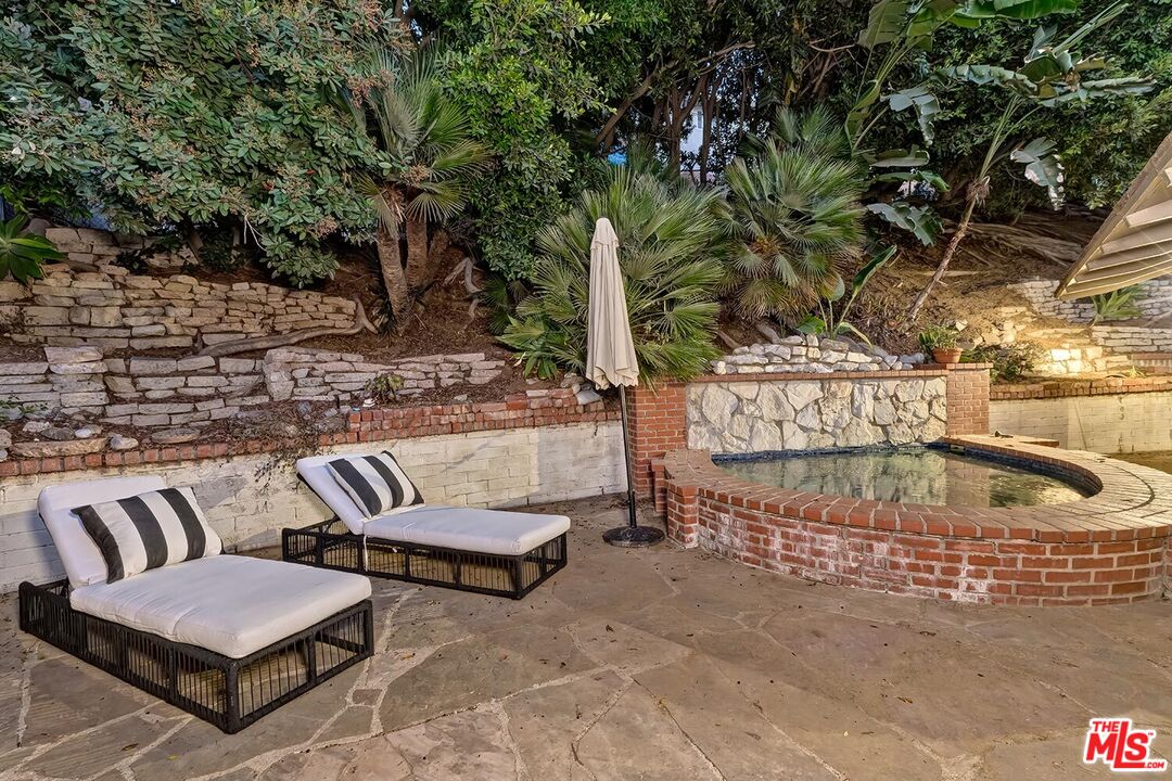 2286 Betty Ln