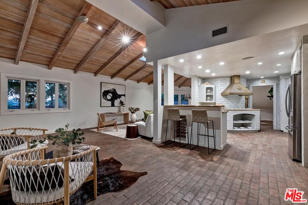 2286 Betty Ln