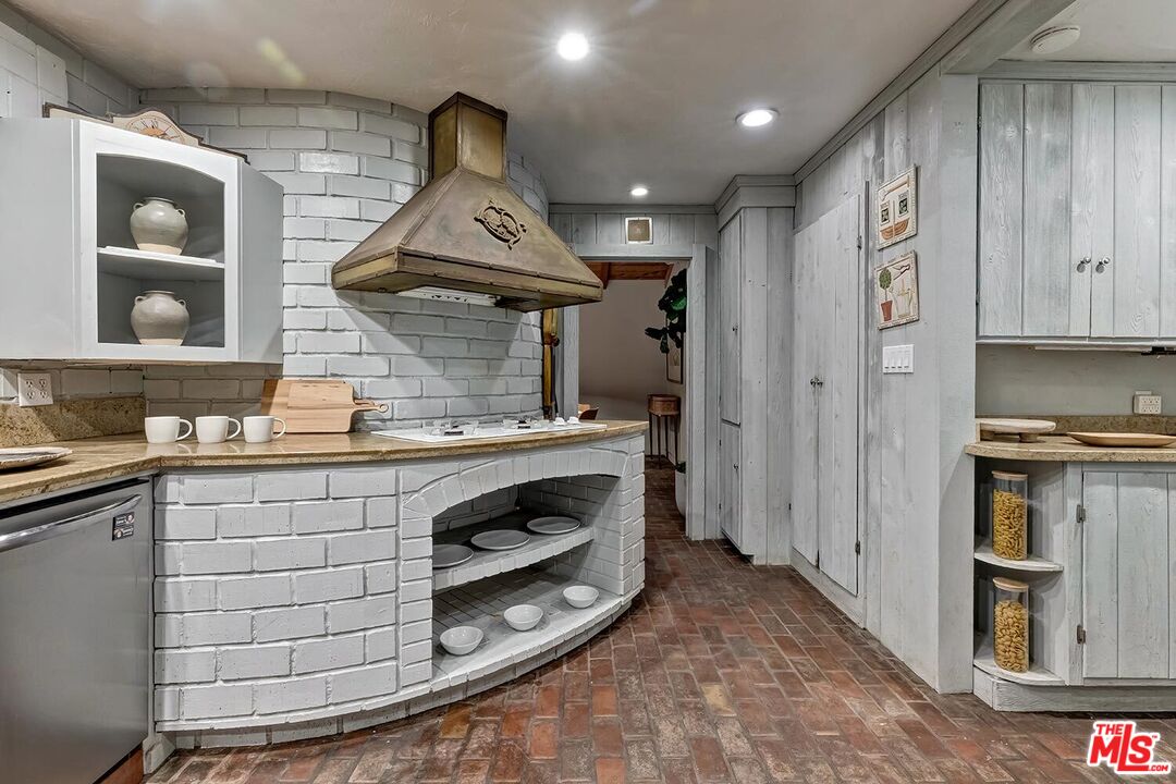 2286 Betty Ln