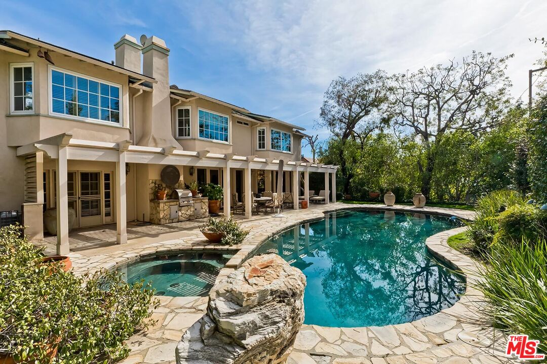 2807 Deep Canyon Dr