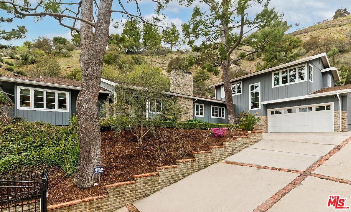 2285 Betty Ln