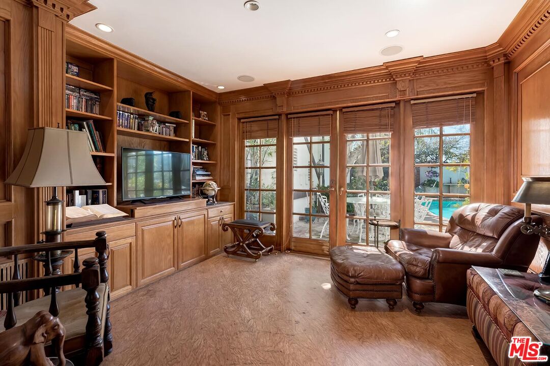 2627 Wallingford Dr