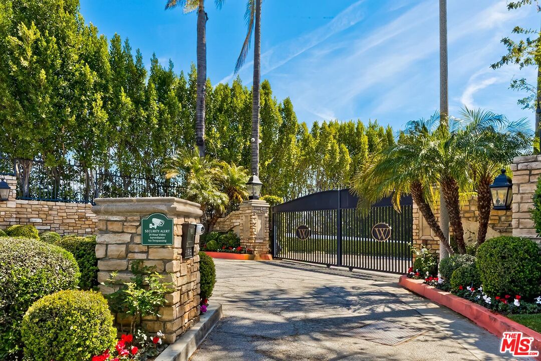 2627 Wallingford Dr