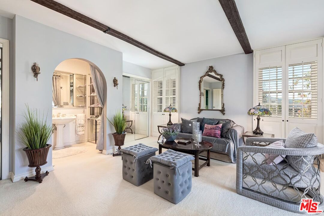 2627 Wallingford Dr