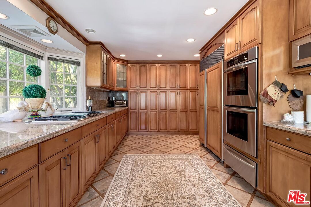 2627 Wallingford Dr