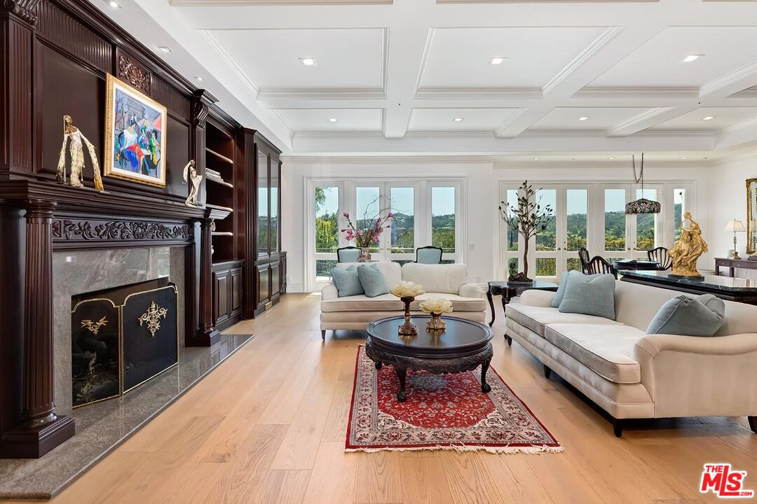 2327 Weybridge Ln