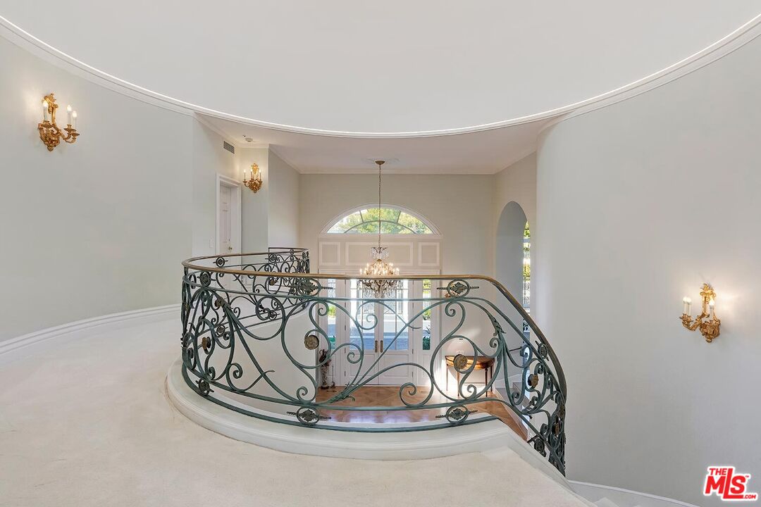 2327 Weybridge Ln