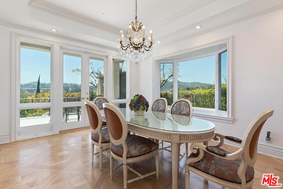 2327 Weybridge Ln