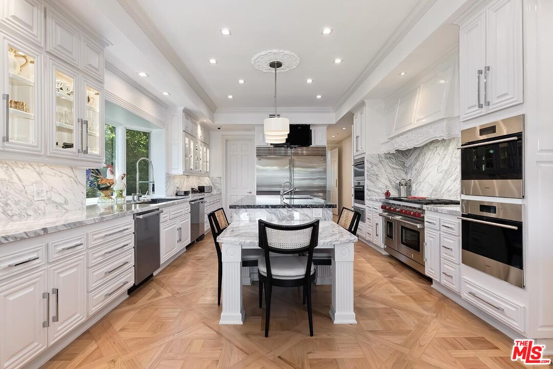 2327 Weybridge Ln
