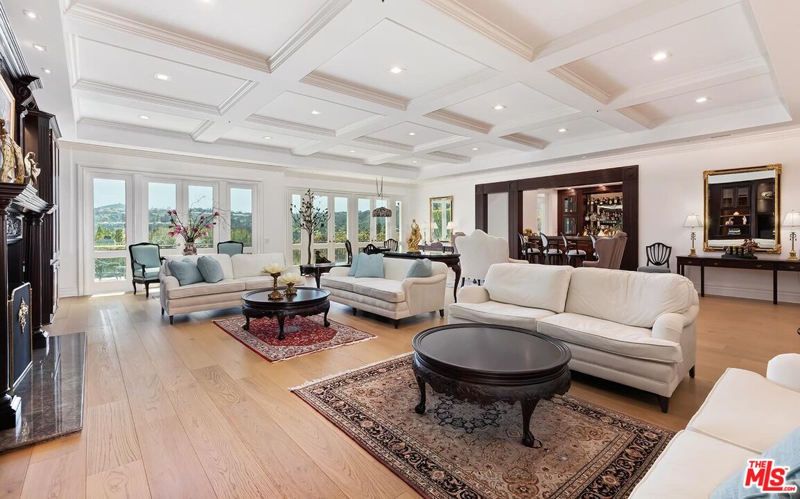 2327 Weybridge Ln