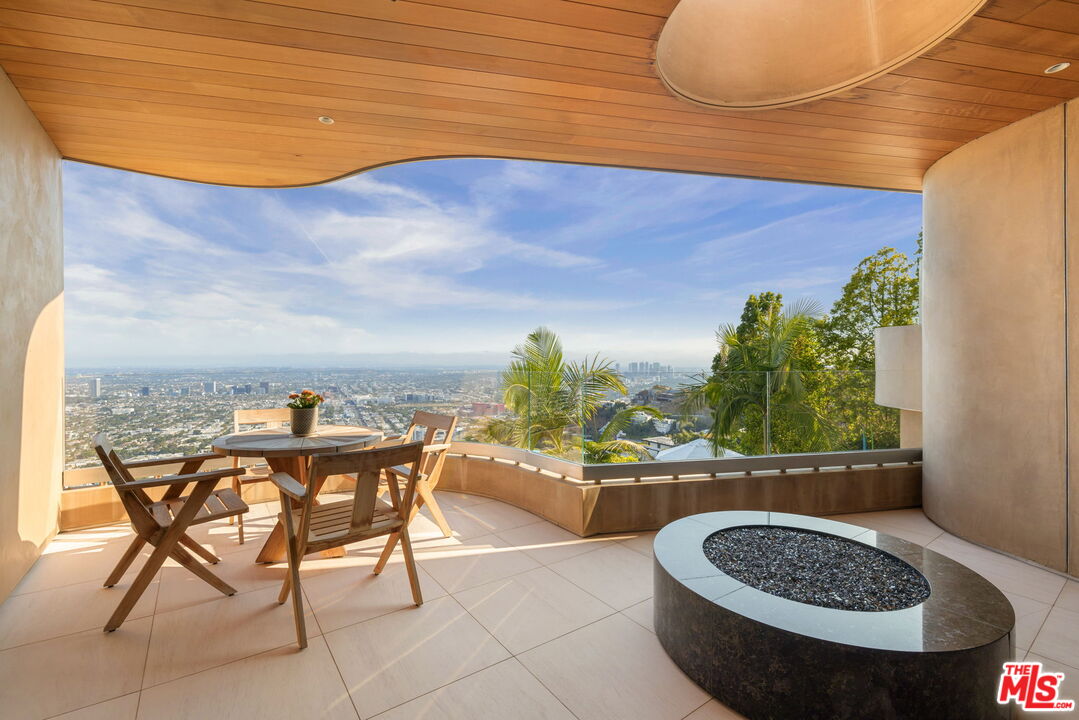 8450 Grand View Dr