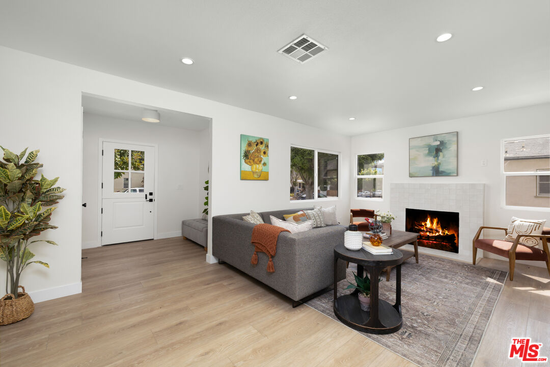 4053 Huron Ave