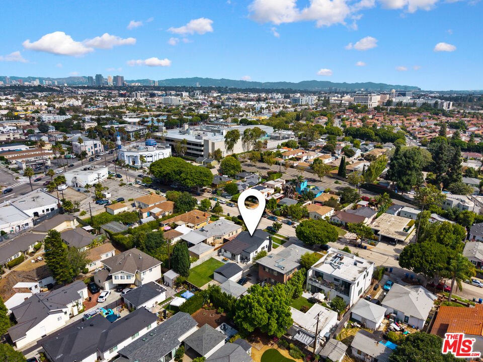 4053 Huron Ave