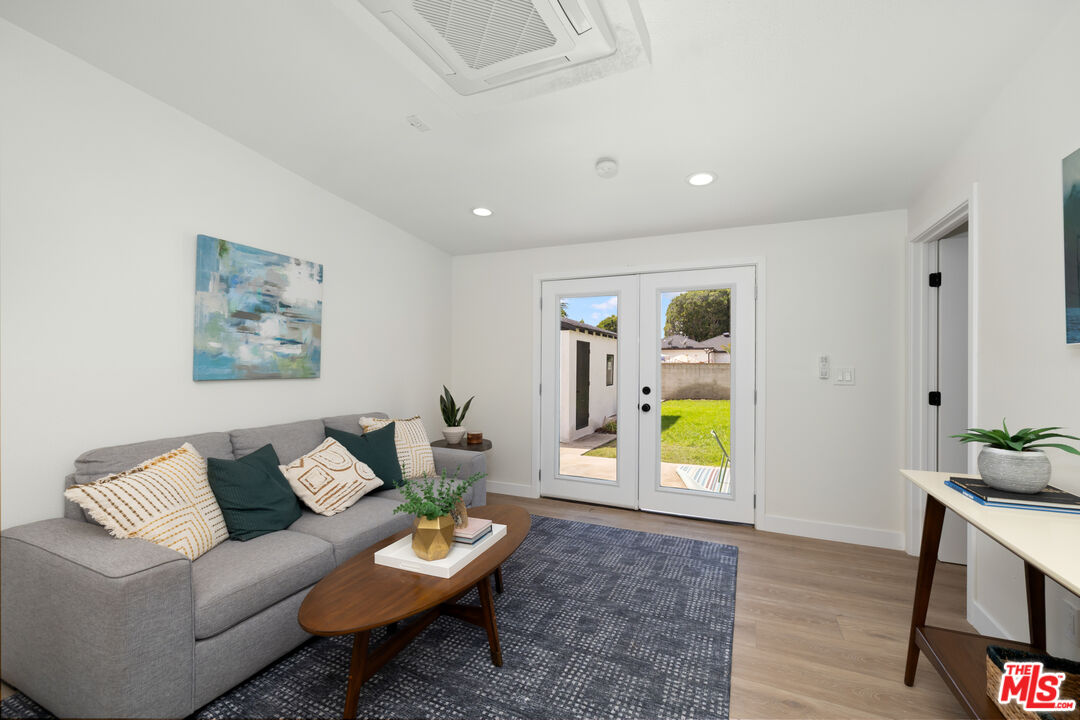 4053 Huron Ave