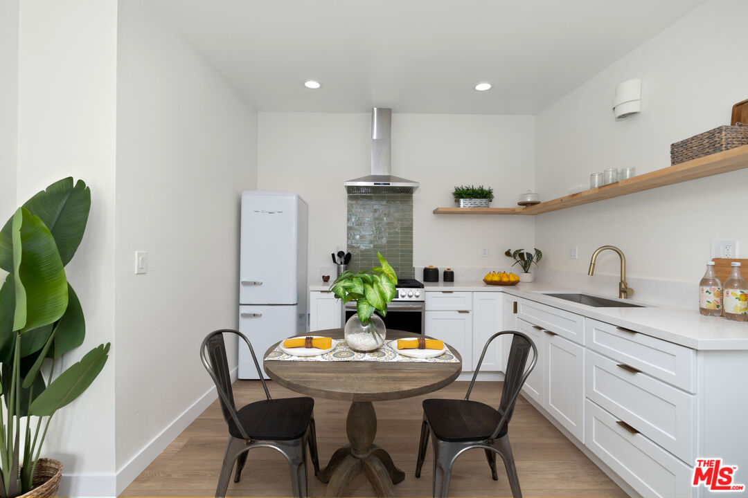 4053 Huron Ave