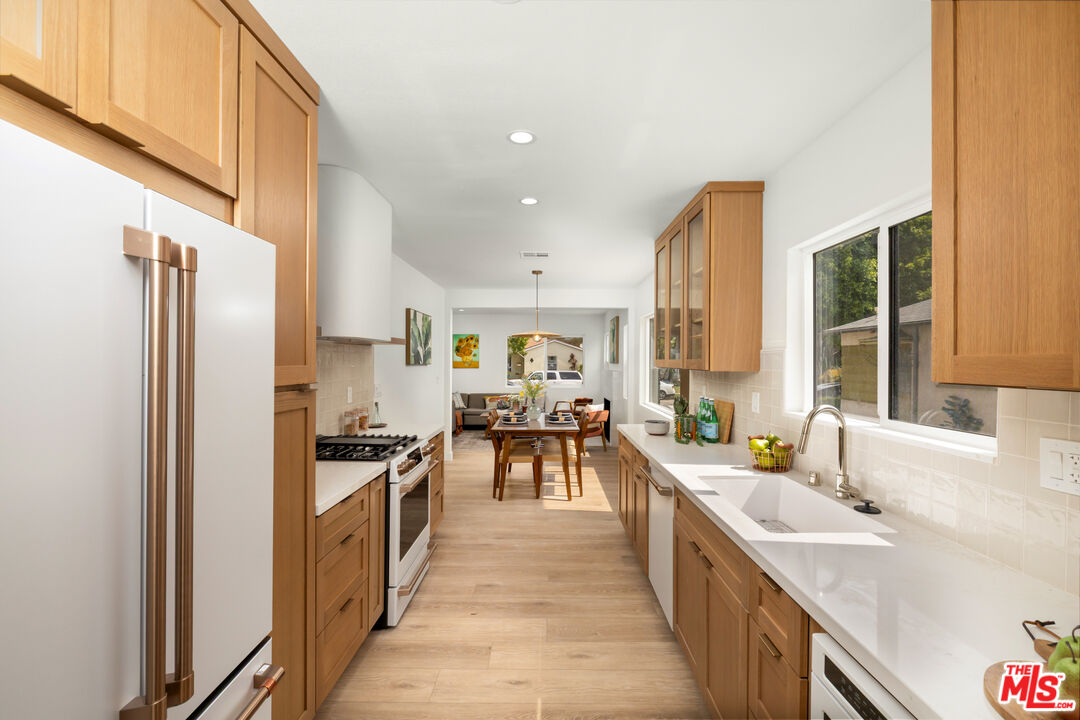 4053 Huron Ave