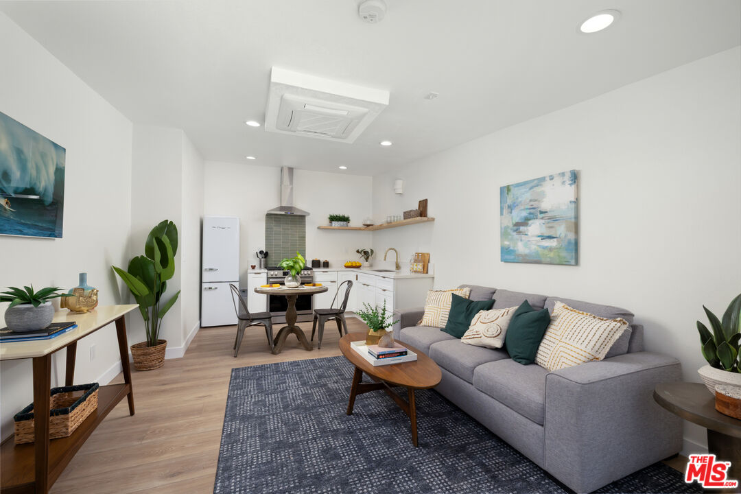4053 Huron Ave