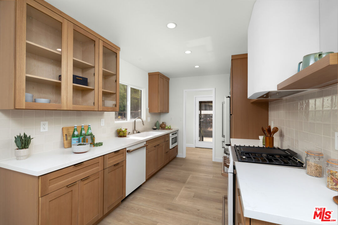 4053 Huron Ave