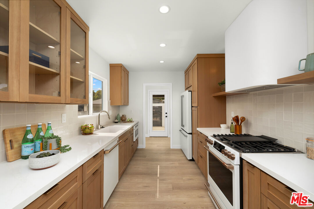 4053 Huron Ave