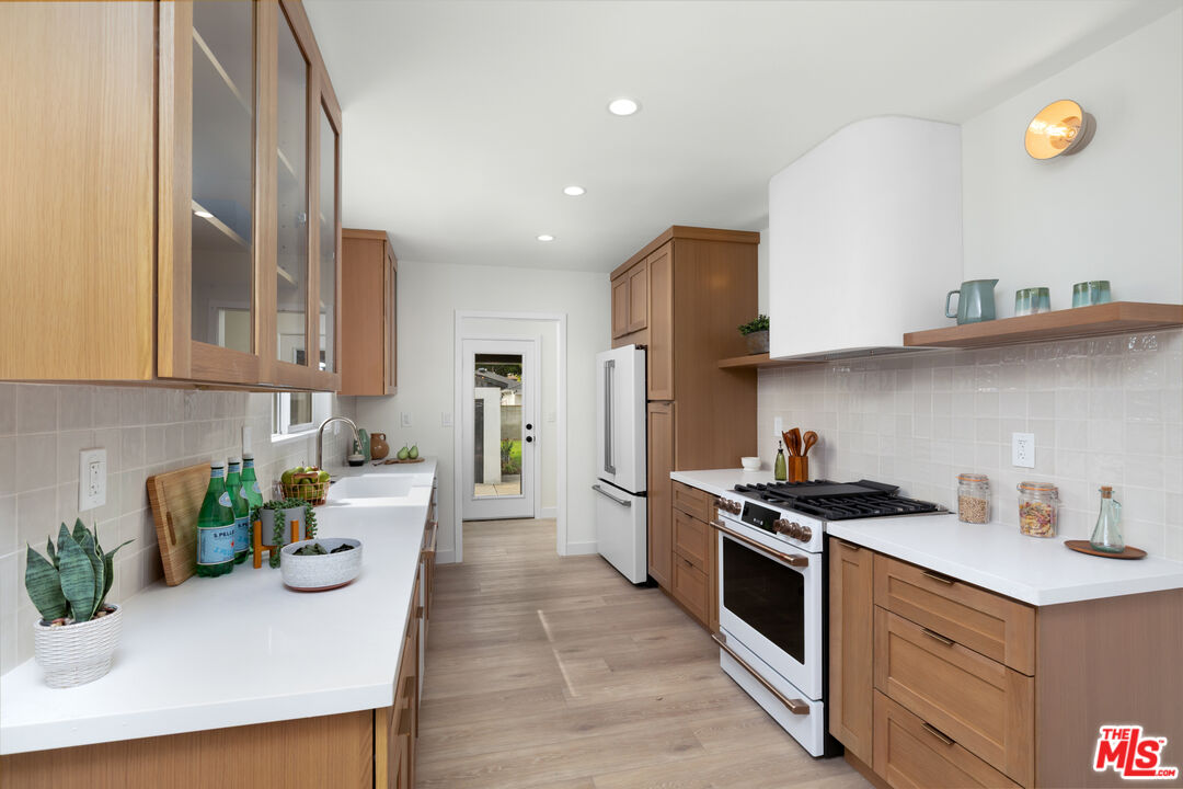 4053 Huron Ave