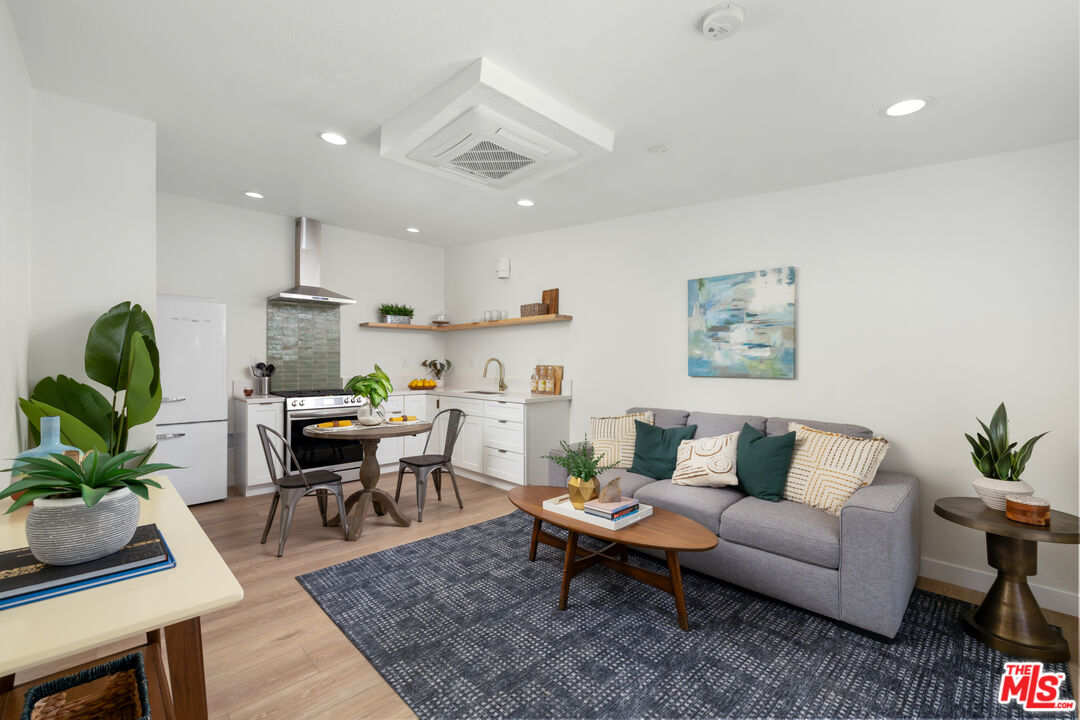 4053 Huron Ave