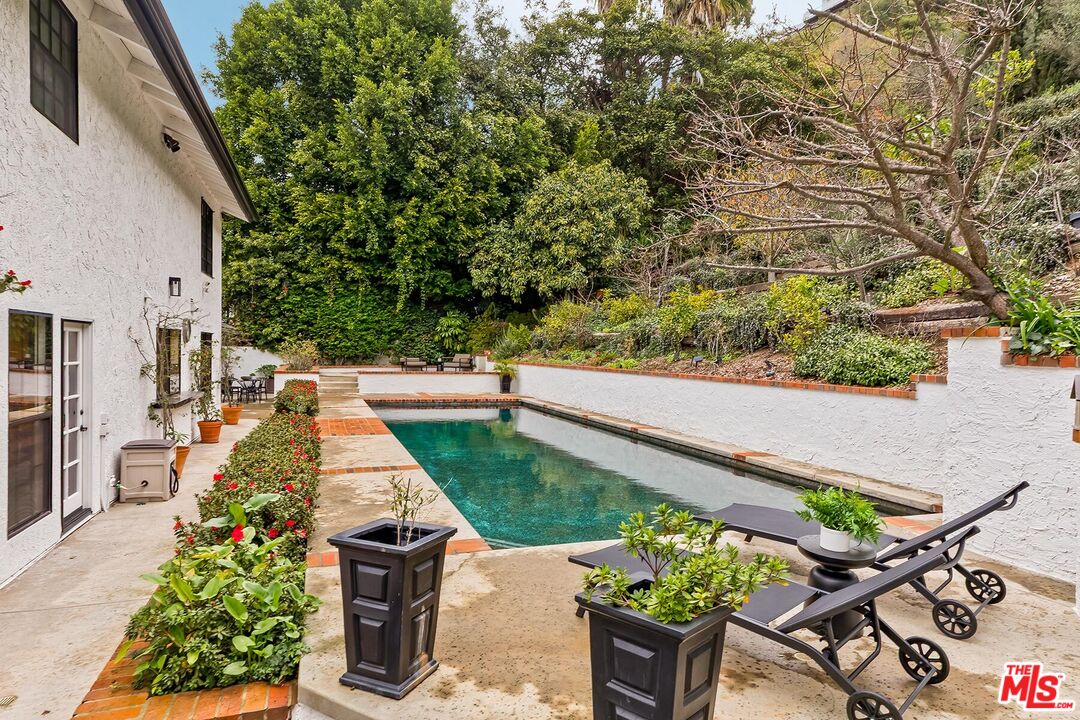 1060 Chantilly Rd