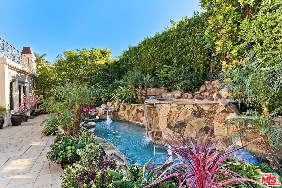10212 Briarwood Dr