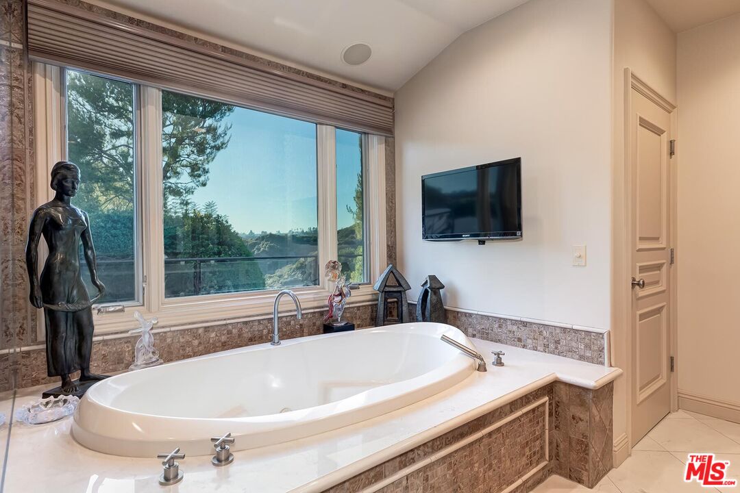 10212 Briarwood Dr