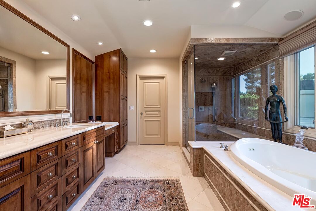 10212 Briarwood Dr