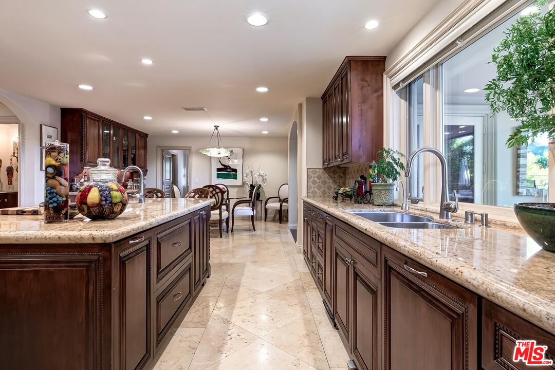 10212 Briarwood Dr