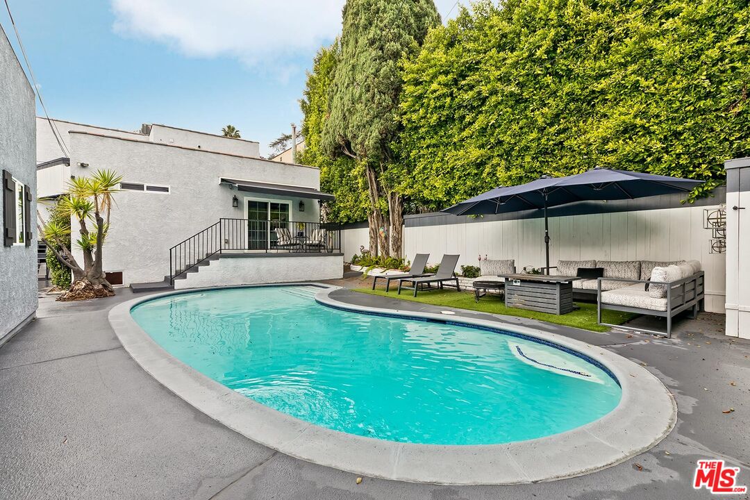 1280 S Redondo Blvd