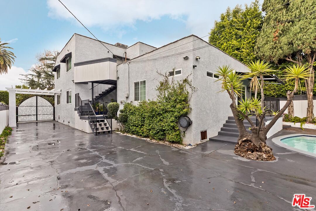 1280 S Redondo Blvd
