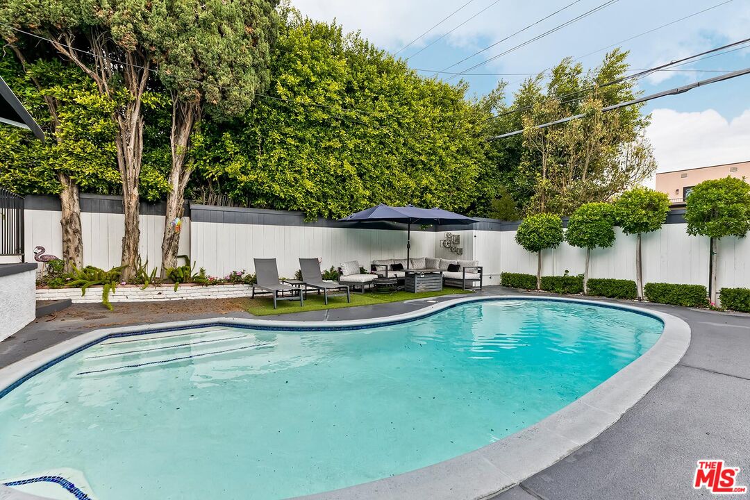 1280 S Redondo Blvd