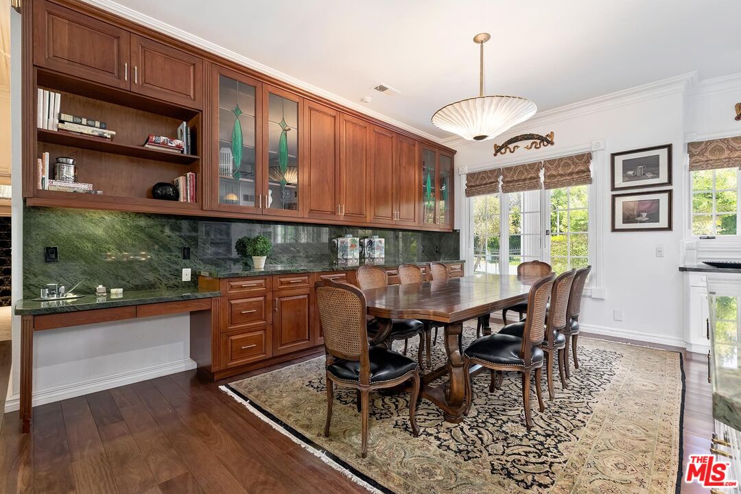 1255 Benedict Canyon Dr