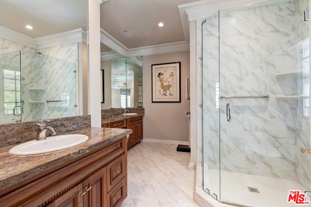 1255 Benedict Canyon Dr