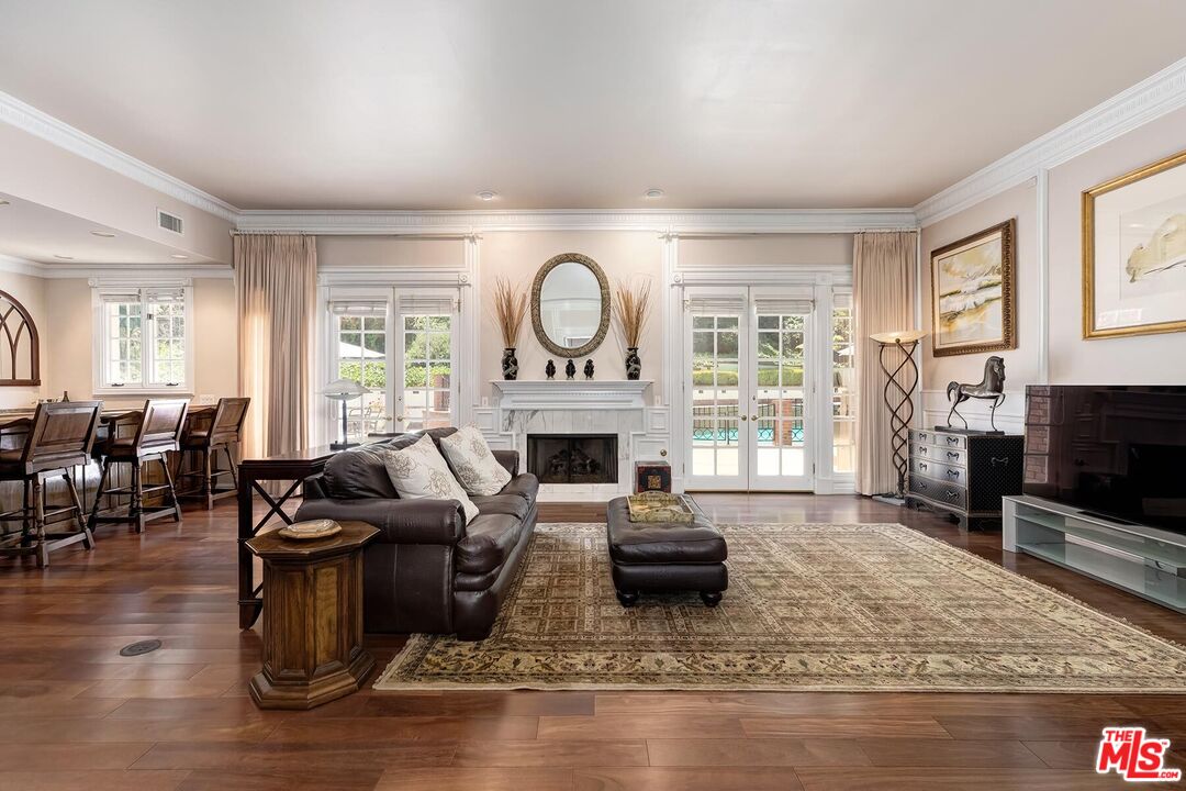 1255 Benedict Canyon Dr