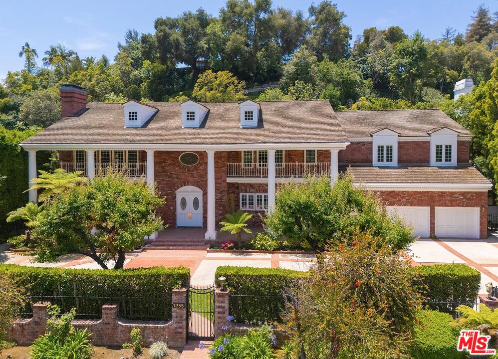 1255 Benedict Canyon Dr