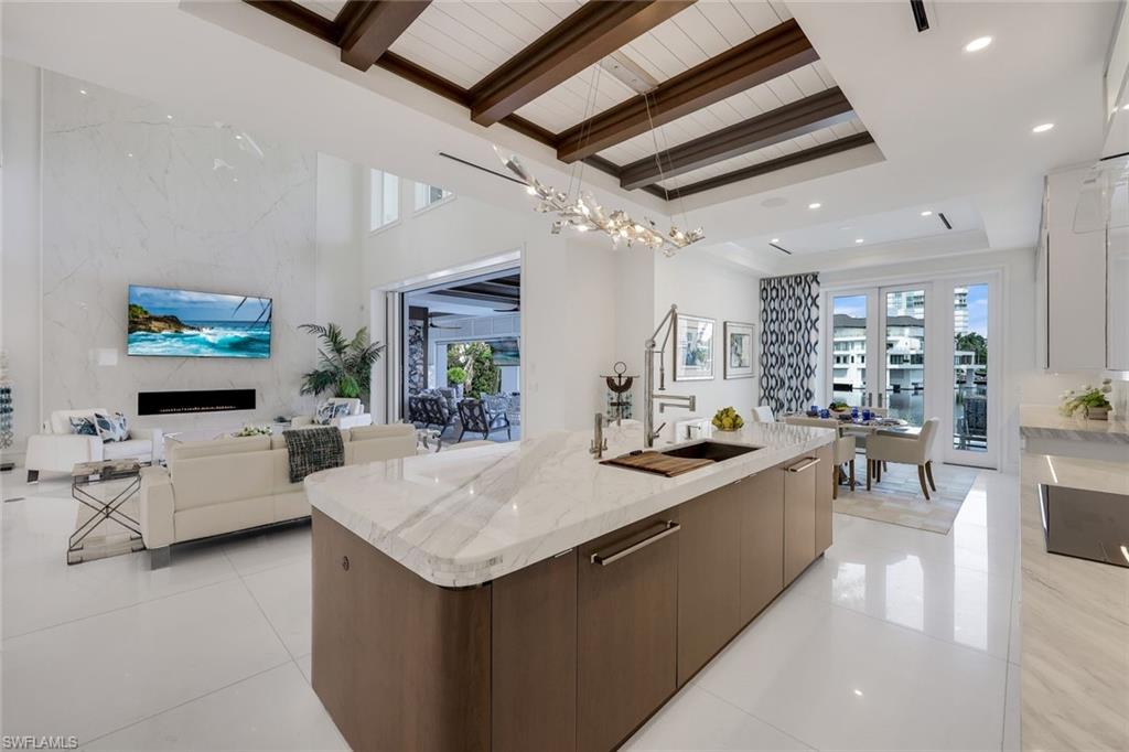 309 Neapolitan WAY