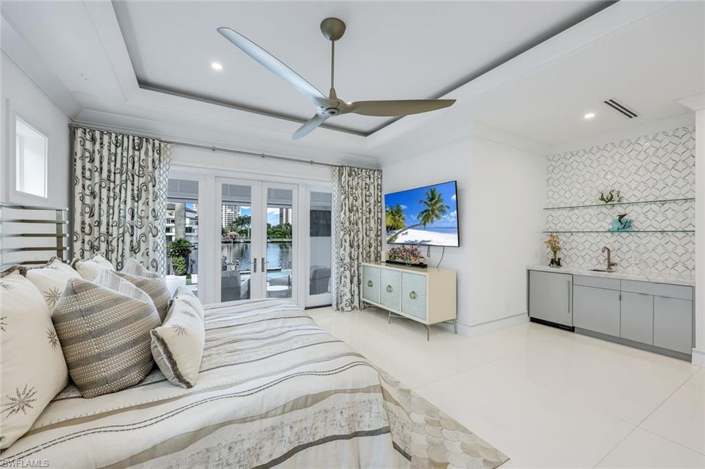309 Neapolitan WAY
