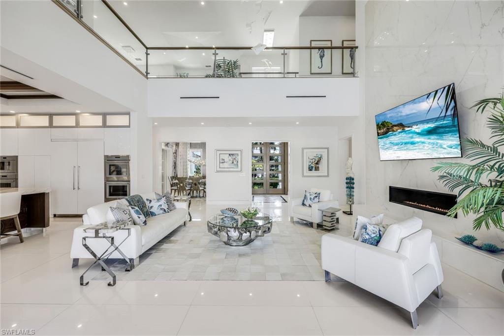 309 Neapolitan WAY