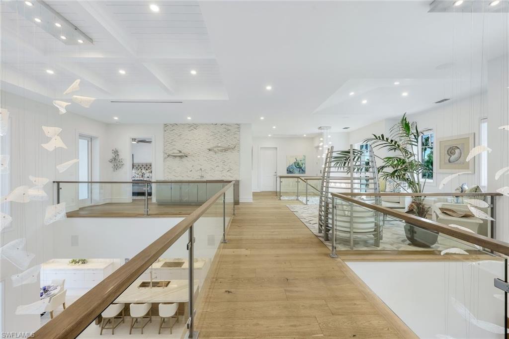 309 Neapolitan WAY