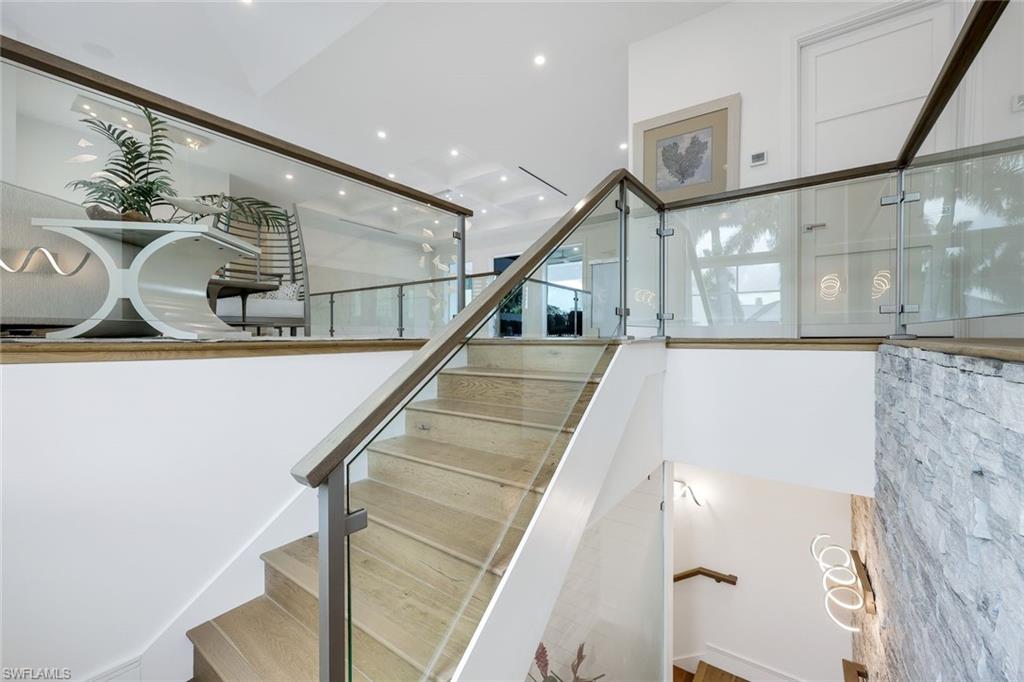 309 Neapolitan WAY