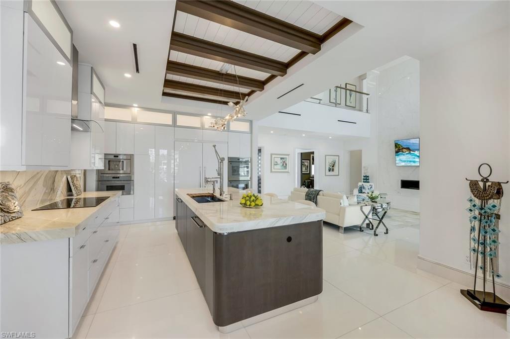 309 Neapolitan WAY