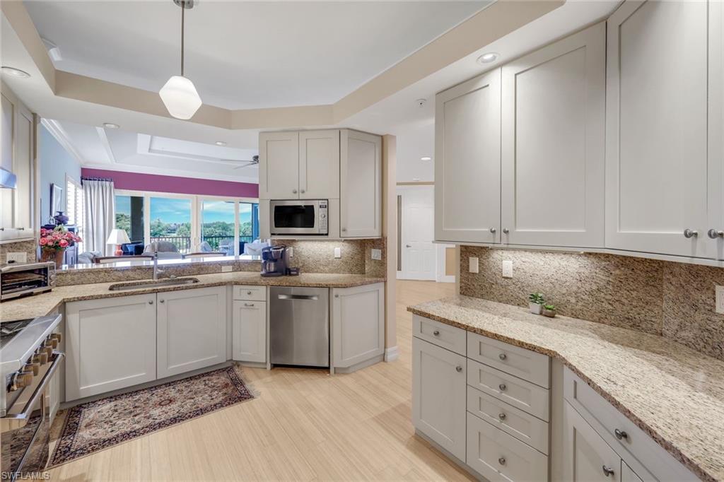 1895 Les Chateaux BLVD 302