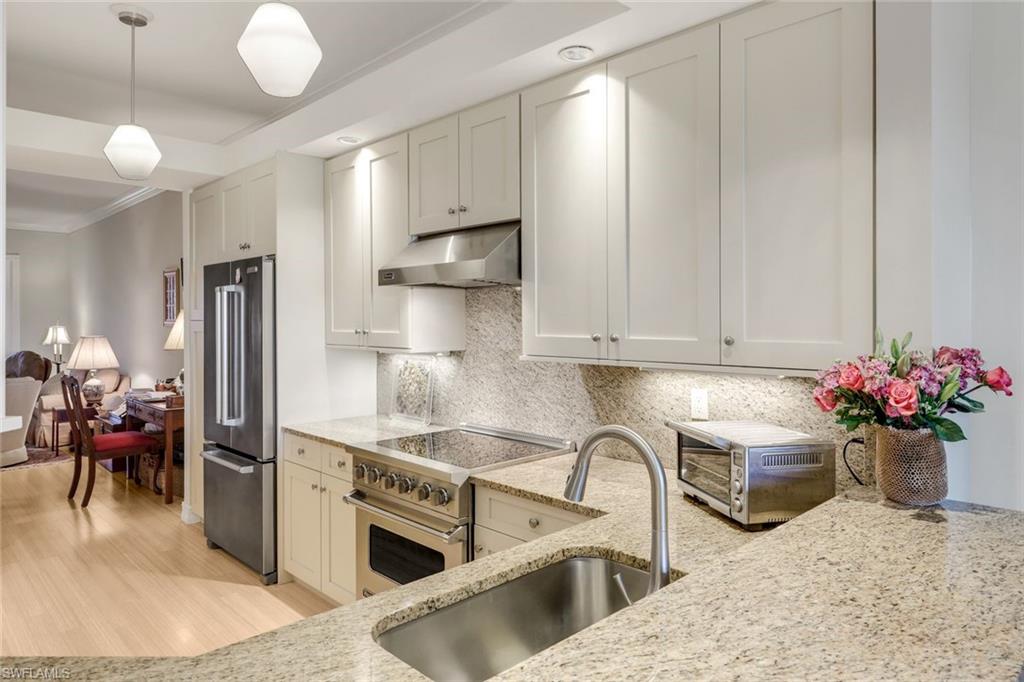 1895 Les Chateaux BLVD 302
